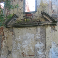 sieroszow-ruiny-palacu-portal.jpg
