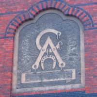 brochow-szkola-emblemat-2.jpg