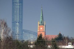 Wysoka-widok-na-Sky-Tower-i-Oltaszyn